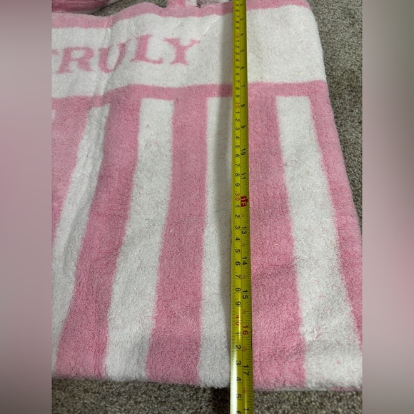 Exclusive Truly Beauty Fuzzy Oversized Beach Bag New in Bag Terry Cloth Summer - Picture 2 of 6